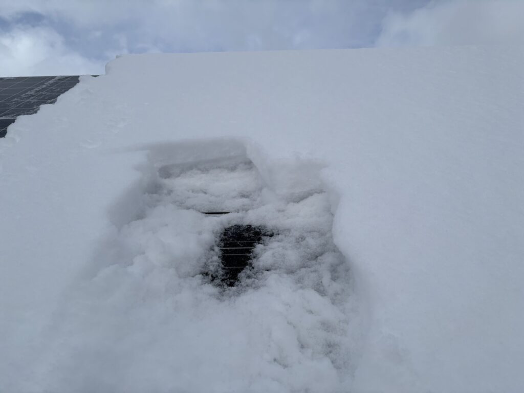 雪による発電量低下を防ぐ方法