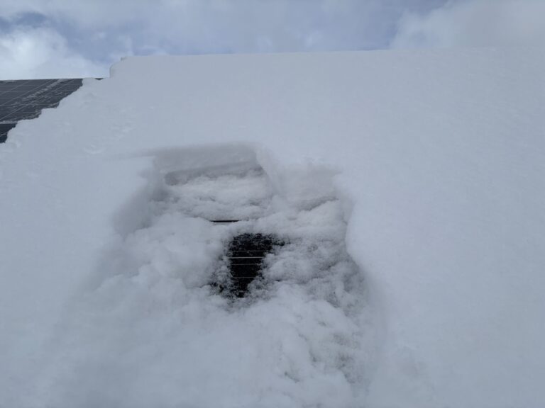雪による発電量低下を防ぐ方法